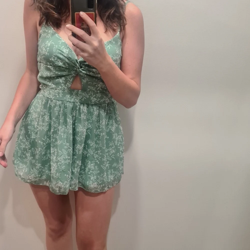 Windsor Rompers - Picture 3 of 9